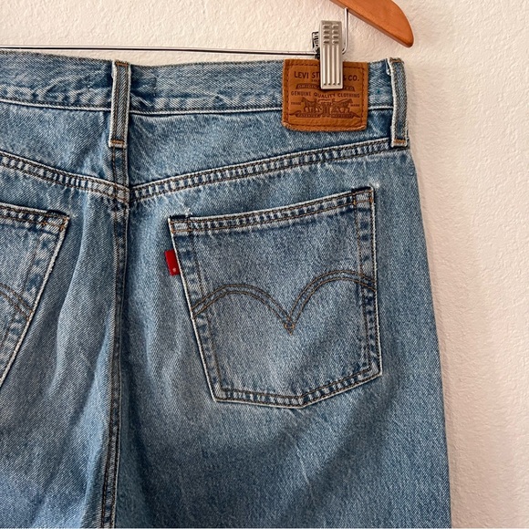 Levi’s Medium Wash Distressed Wedgie Jeans Sz 31 - Picture 3 of 4